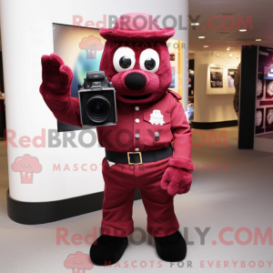 Maroon Camera maskot...