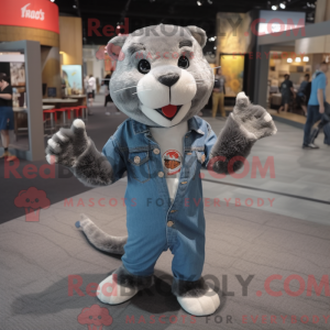 Gray Otter maskot...