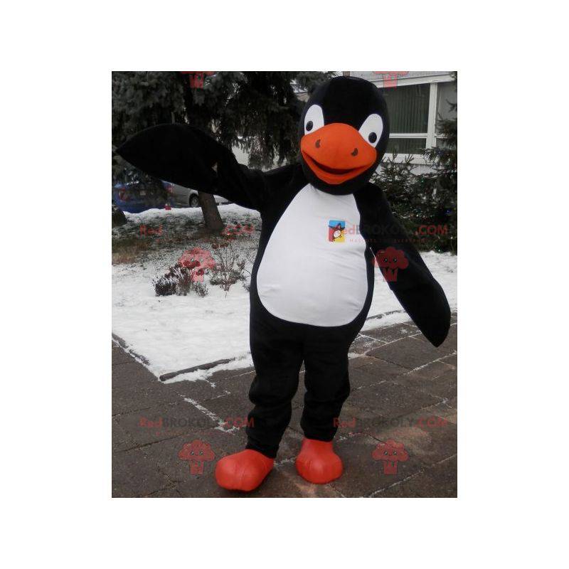 Pinguim mascote preto branco e laranja. Fantasia de pinguim -