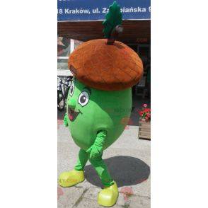 Riesiges braunes und grünes Eichelmaskottchen. Eichel Kostüm -