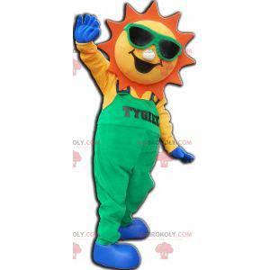 Mascotte van de zon gekleed in een groene overall -