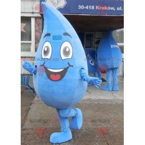 Reusachtige en lachende waterdruppelmascotte. Laat het pak