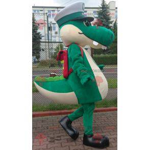 Mascotte de crocodile vert avec une casquette de capitaine -