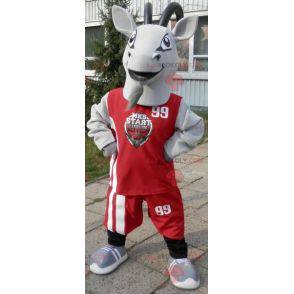 Mascot deporte cabra. Traje de cabra gris en ropa deportiva -