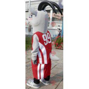 Mascot deporte cabra. Traje de cabra gris en ropa deportiva -