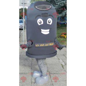 Mascota gigante de basura negra. Contenedor de basura -