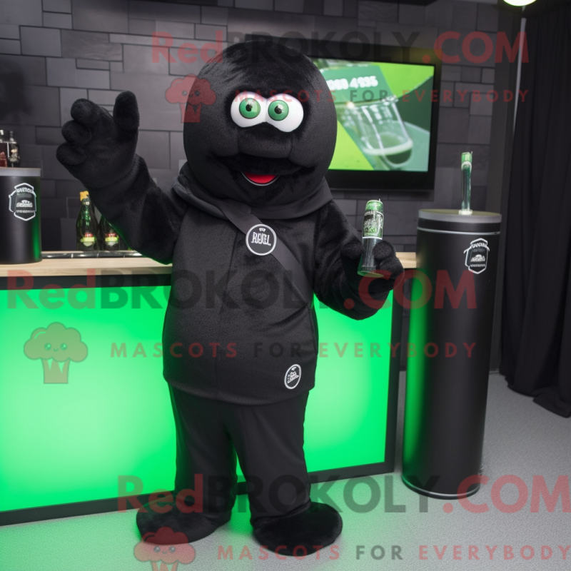 Máscara preta de cor verde com macacão e luer - Mascotes da Cerveja Verde - REBROKO_233490 - RedBrokoly.com