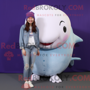 Lilla Beluga Whale maskot...
