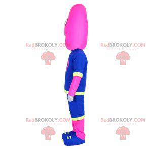 Mascote do boneco de neve rosa vestido com roupa de basquete -