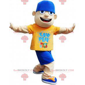 Mascota adolescente vestida de amarillo y azul con una gorra -