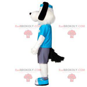 Mascote cachorro branco e preto em roupas esportivas com
