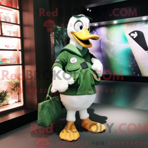 Forest Green Swan maskot...