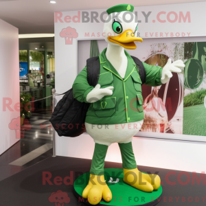 Forest Green Swan maskot...