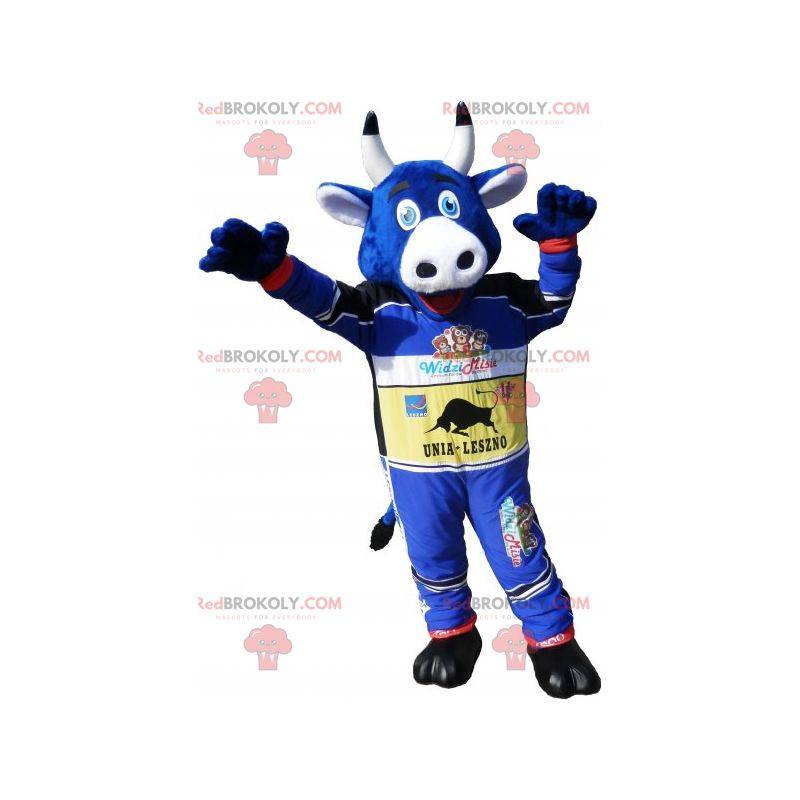 Mascote da vaca azul vestida com roupa de circuito de corrida -