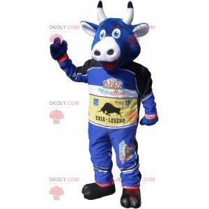 Mascote da vaca azul vestida com roupa de circuito de corrida -