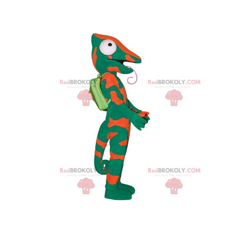 Groene en oranje kameleon mascotte met een grote tong -