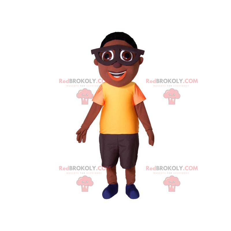 Mascotte van jonge Afrikaanse jongen met een grote bril -