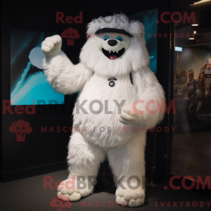 Uma máscara de Yeti com uma...