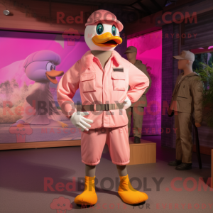 Pink Goose maskot...