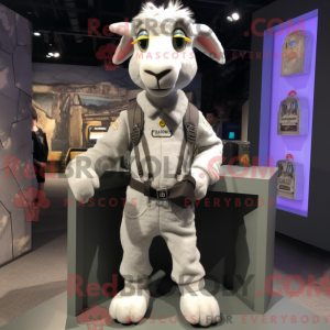 Grijze geit mascottekostuum...