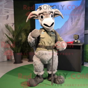 Grijze geit mascottekostuum...