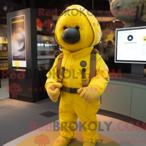 Personnage mascotte jaune...