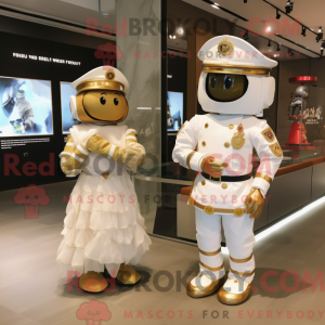 Gold Fire Fighter maskot...