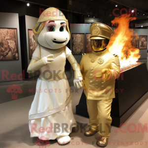 Gold Fire Fighter maskot...