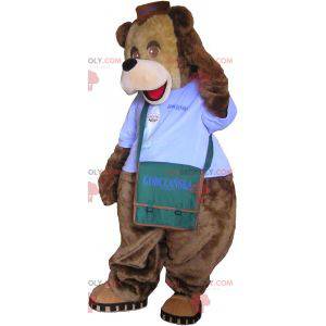 Mascota de peluche marrón grande con una cartera -