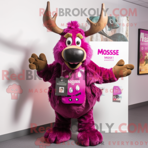Magenta Moose maskot...
