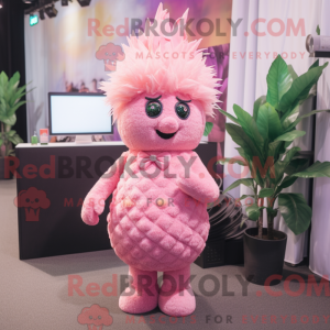 Pink Pineapple maskot...