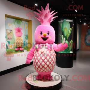 Pink Pineapple maskot...