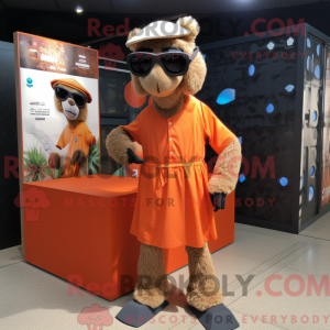 Fantasia de mascote de camelo com macacão e óculos de sol - Mascotes de camelo - REBROKO_240270 - RedBrokoly.com