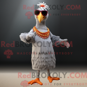 Šedá postava maskota kuře...