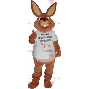 Mascote gigante coelho marrom em camiseta - Redbrokoly.com