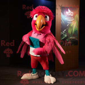 Magenta Macaw maskot...