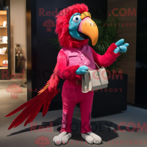 Magenta Macaw maskot...