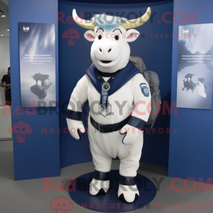 Postava maskota Navy Zebu...