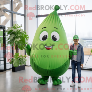 Forest Green Pear maskot...