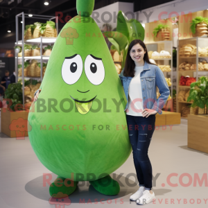 Forest Green Pear maskot...
