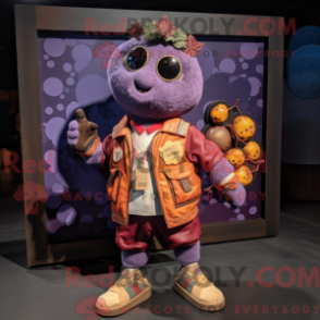 Rust Grape Maskottchen Kostüm Charakter bekleidet mit einer Bomberjacke und Geldbörsen - Traubenmaskottchen - RedBrokoly.com