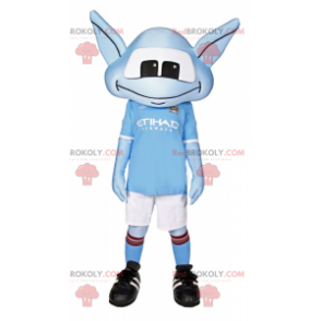 Modrý mimozemský maskot s dlouhými ušima a fotbalovým oblečením