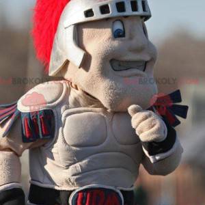 Mascotte de chevalier jovial avec un casque et une armure grise