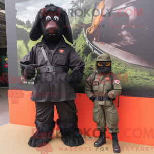 Fantasia de mascote de Para Commando preto com corta-vento e faixas - Mascotes do Para Commando - RedBrokoly.com