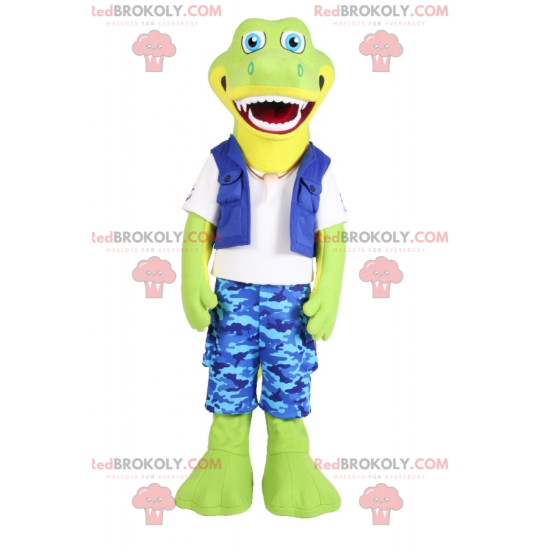 Mascote crocodilo sorridente com shorts camuflados azuis -