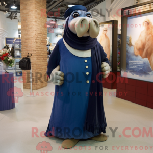 Postava maskota Navy Walrus...