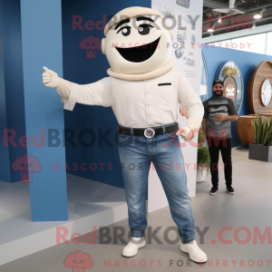 Cream Knife Thrower maskot...