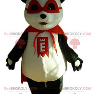 Maskot černobílý panda s maskou a červeným pláštěm -