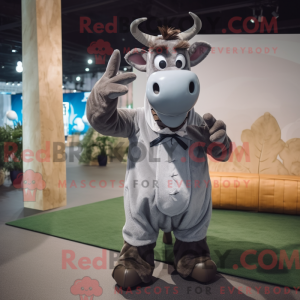 Šedá postava maskota Zebu...