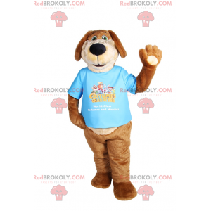 Mascote de cachorro com orelhas compridas em uma camiseta -